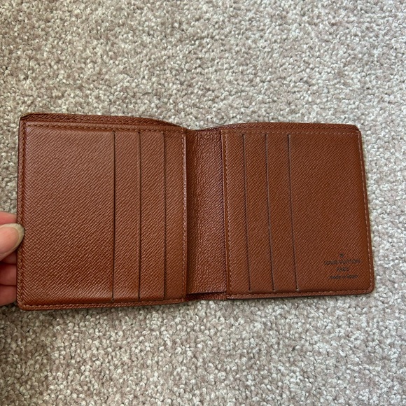 Louis Vuitton bifold wallet for men - Picture 2 of 11